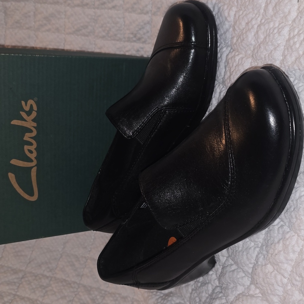NEW*Clark's Leather Shoes